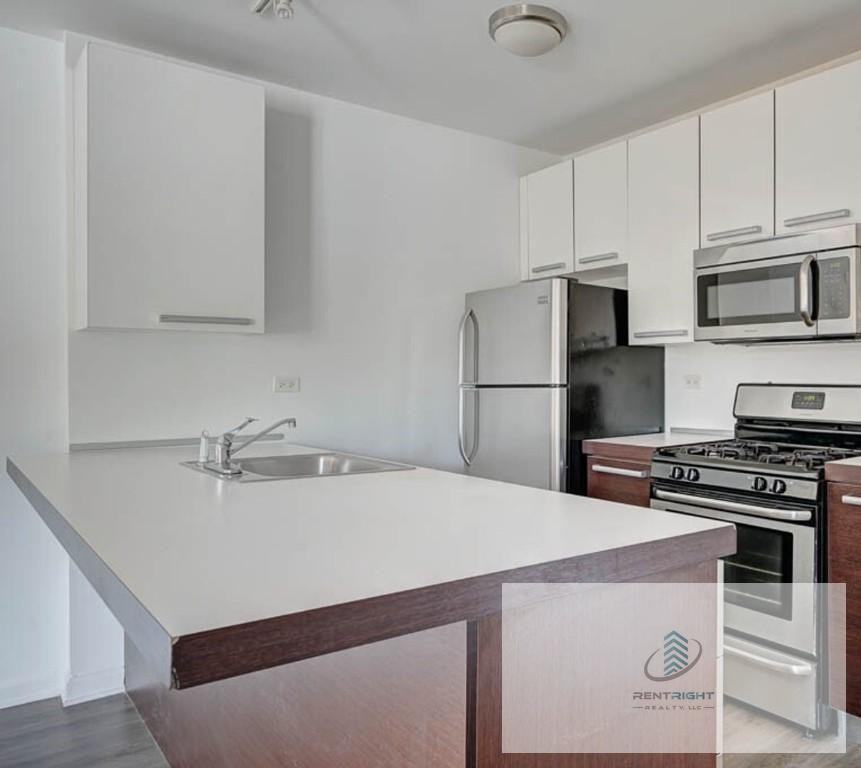 West Glenlake Avenue #3A - Photo 4 of 12