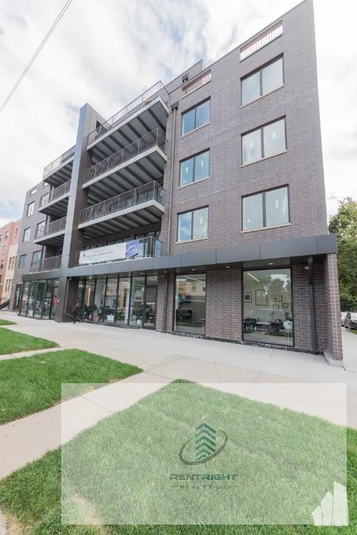 West Fullerton Avenue #503 - Photo 3 of 19