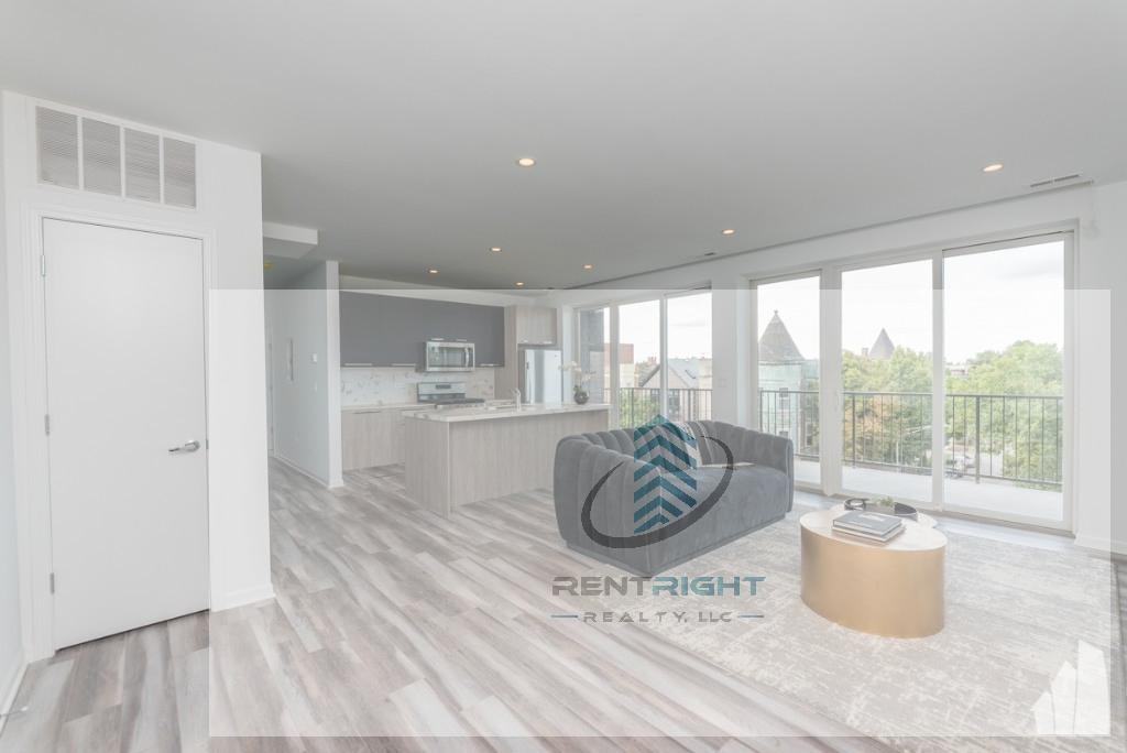 West Fullerton Avenue #503 - Photo 4 of 19