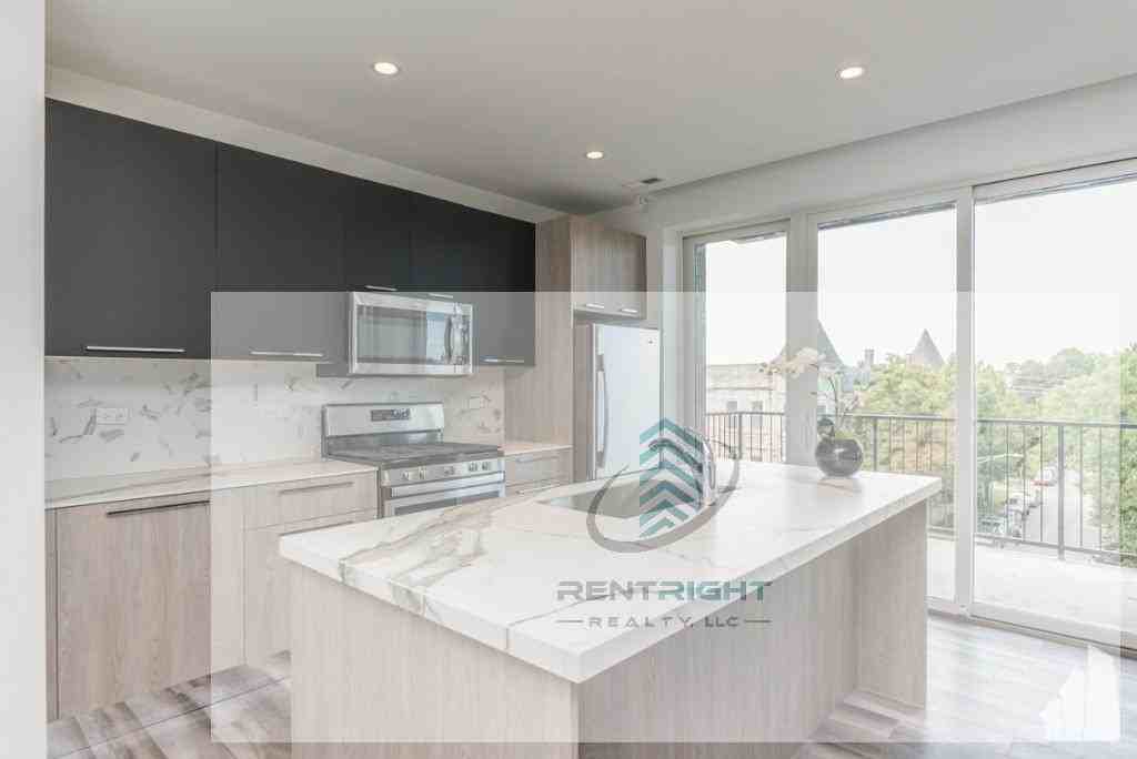 West Fullerton Avenue #503 - Photo 6 of 19