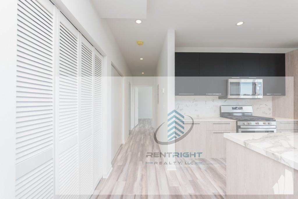 West Fullerton Avenue #503 - Photo 7 of 19