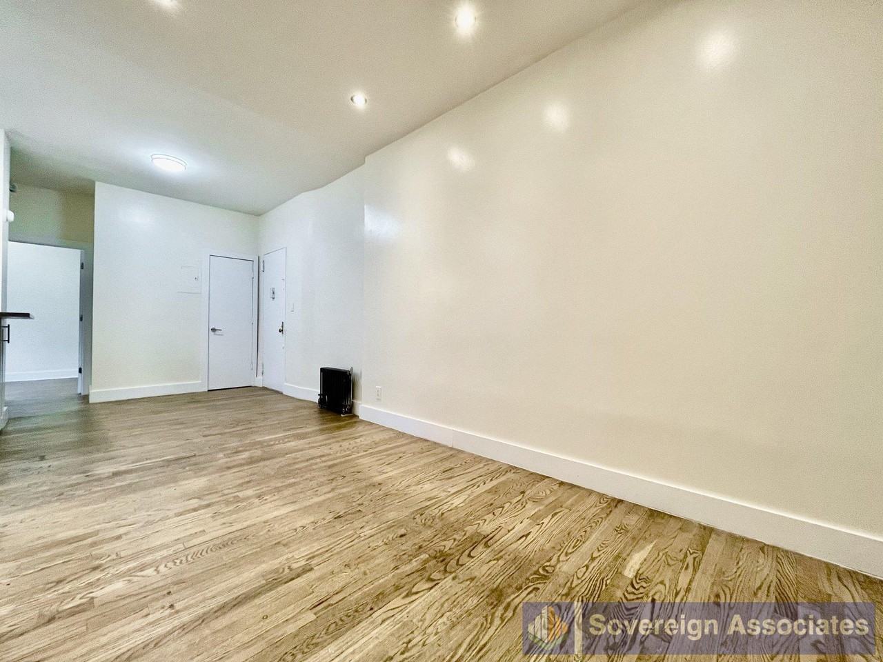 2 South Pinehurst Avenue #C1 - Photo 2 of 8