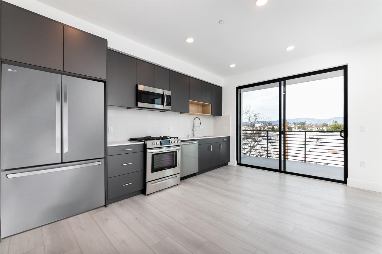 11500 Emelita Street - Photo 5 of 21