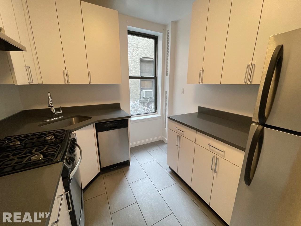 109 East 88th Street #2D - Photo 3 of 4