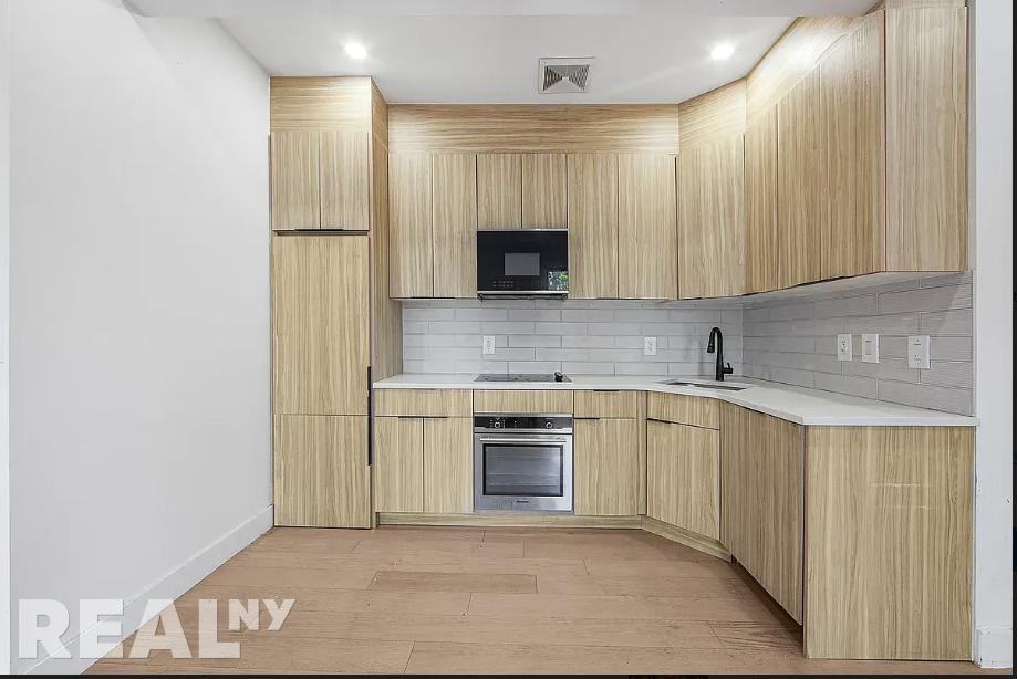 11th St #3 - Photo 2 of 11