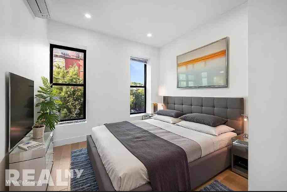 11th St #3 - Photo 4 of 11