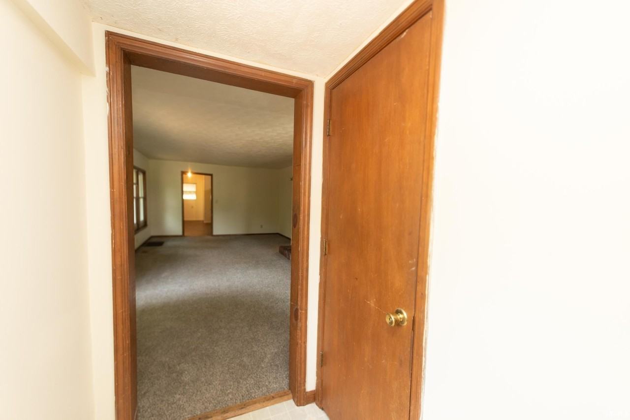 1203 South Fess Avenue - Photo 5 of 26