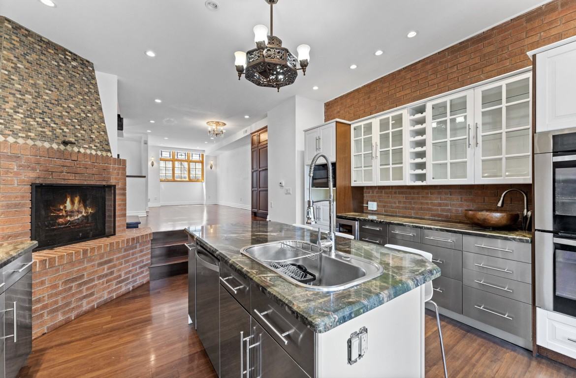 Mutual St & Carlton St. - Photo 2 of 16