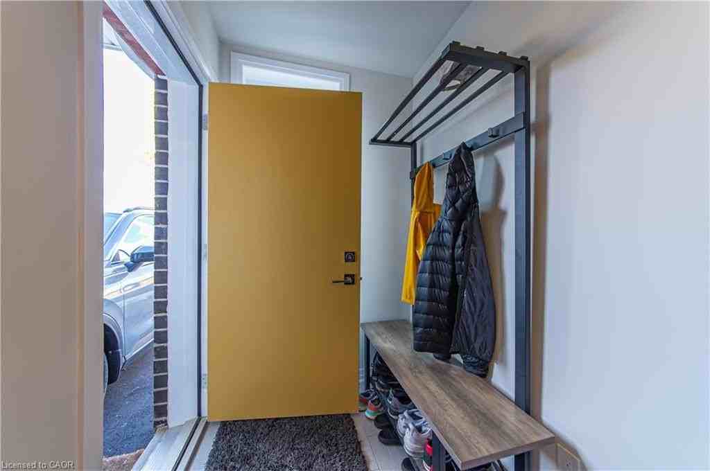 67 Progress Crescent - Photo 4 of 14