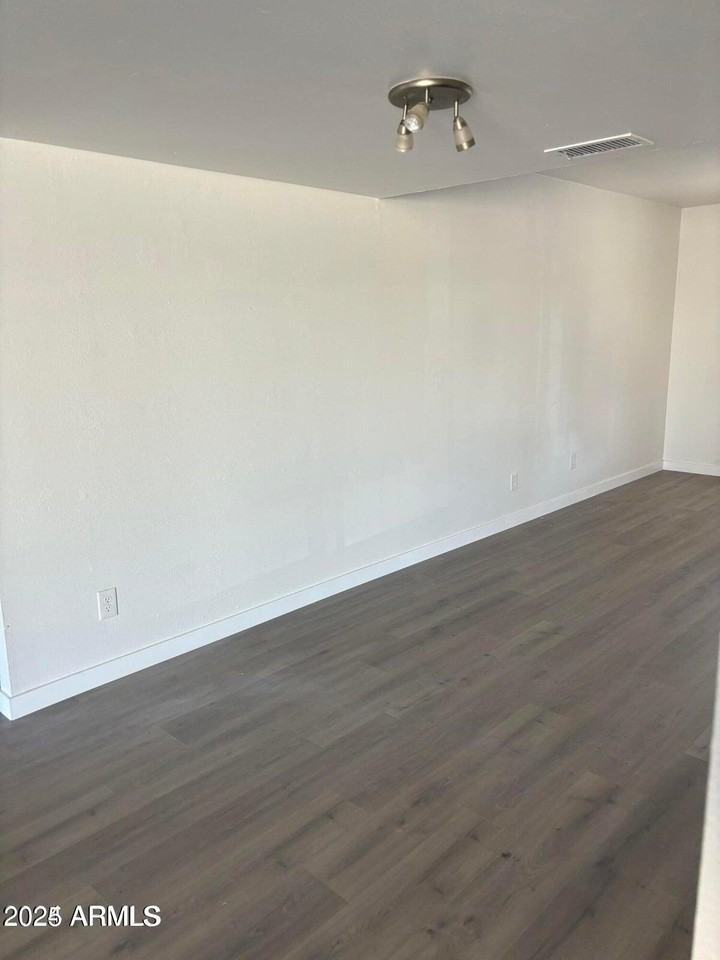 3903 S Juniper St - Photo 5 of 14