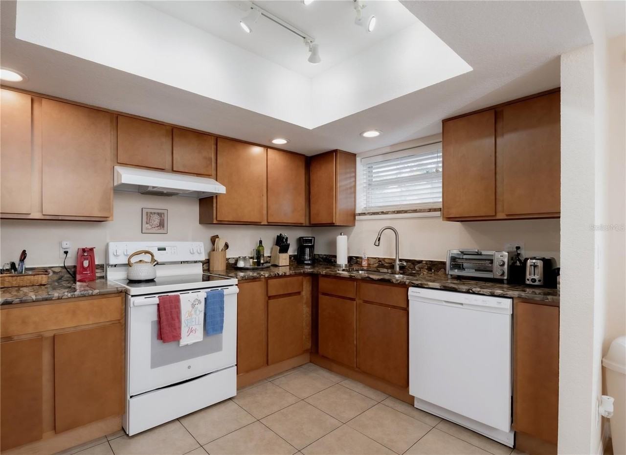 1848 N Washington Ave - Photo 5 of 22