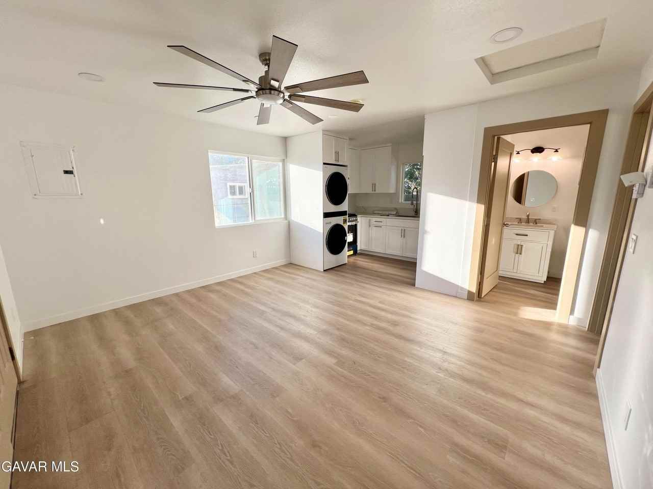 1133 Geraldine Ln #B - Photo 5 of 31