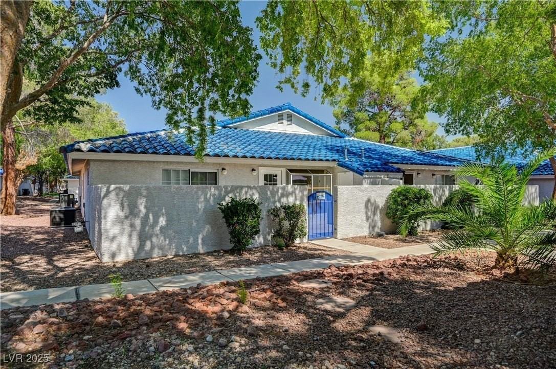 2040 Willowbury Dr #C - Photo 2 of 24