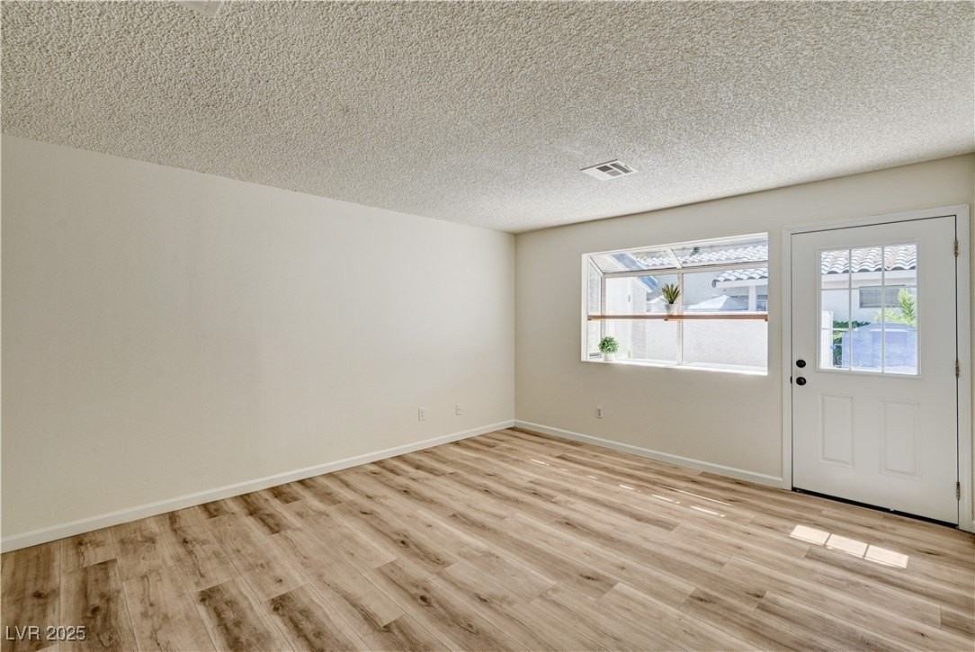 2040 Willowbury Dr #C - Photo 5 of 24