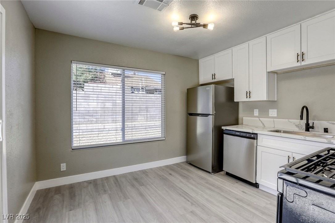 4341 Pineaire St - Photo 5 of 25