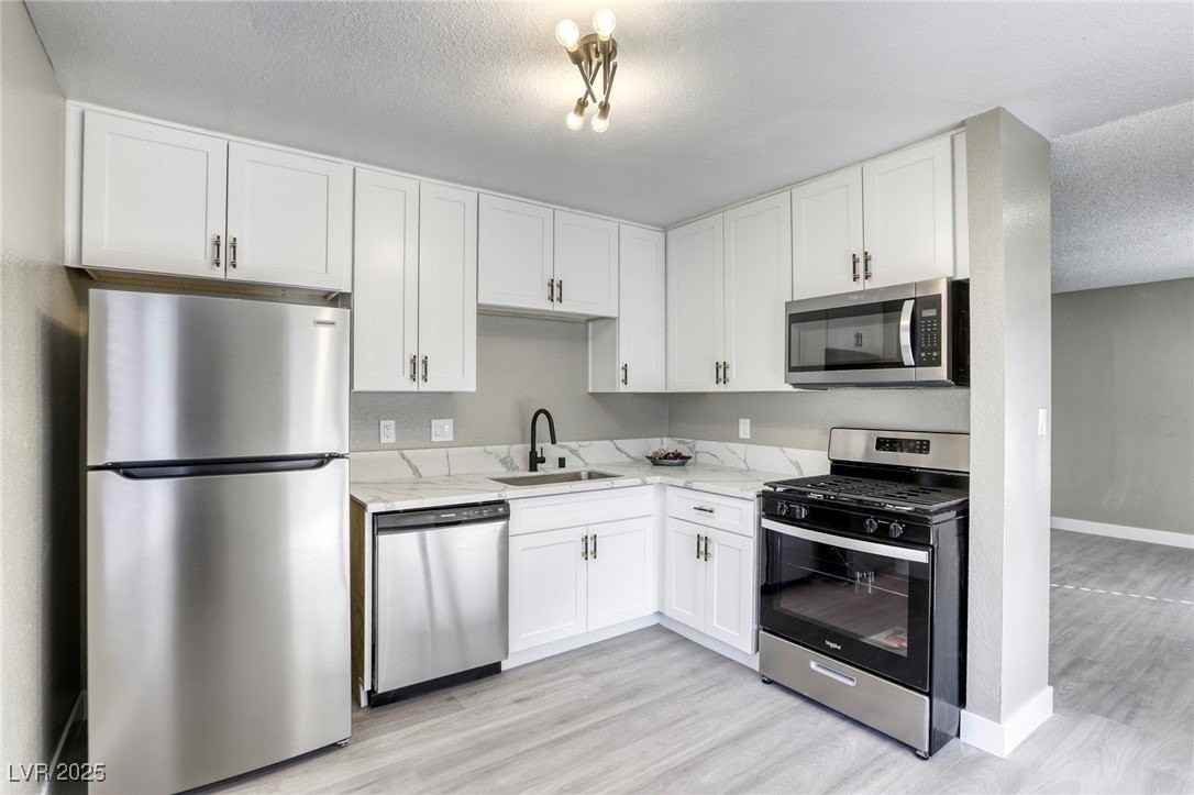 4341 Pineaire St - Photo 6 of 25