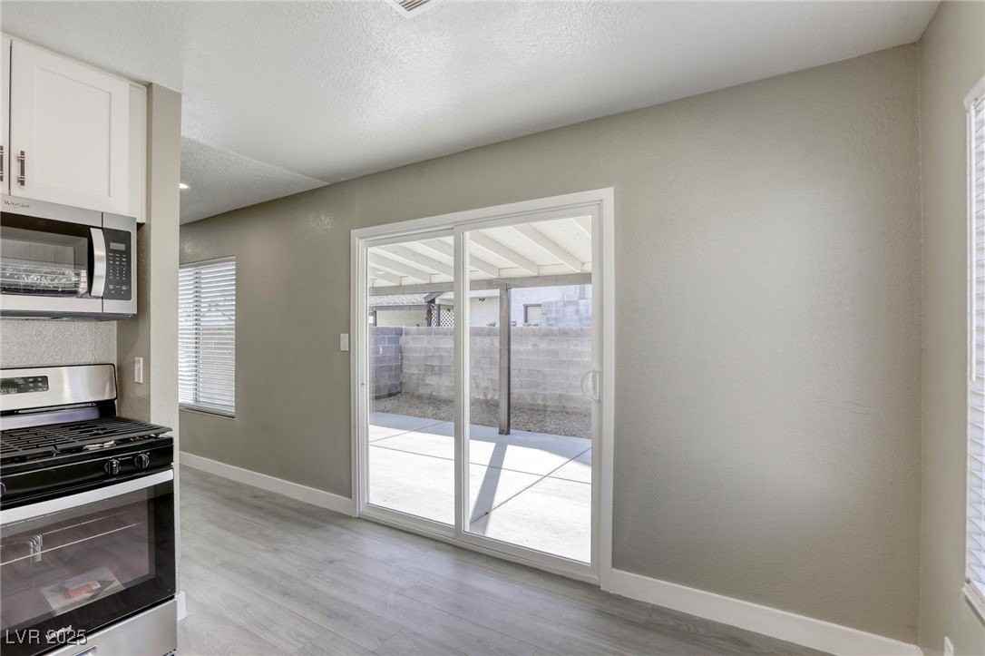 4341 Pineaire St - Photo 7 of 25