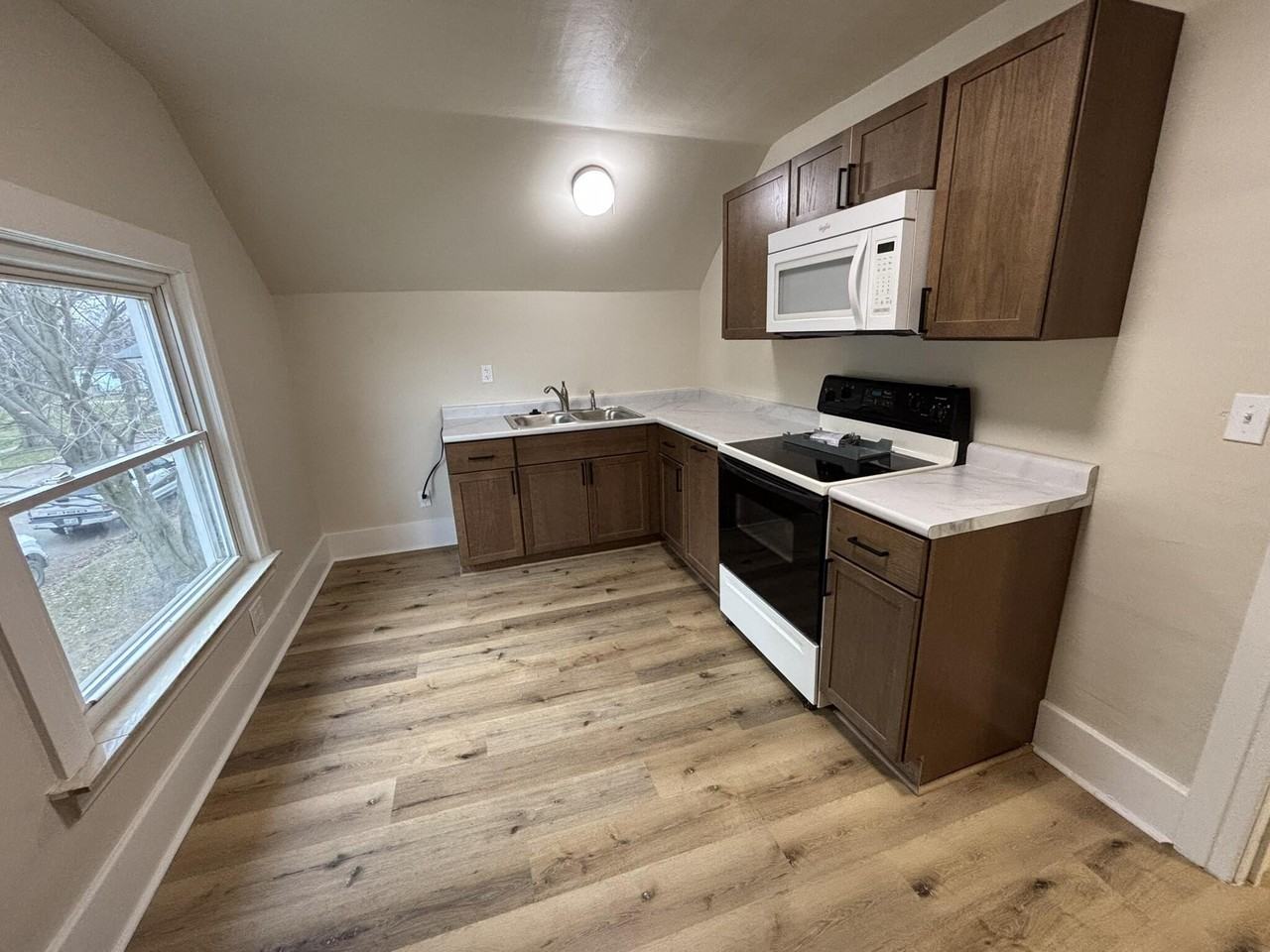 428 Ideal St Unit 2 #2 - Photo 3 of 17