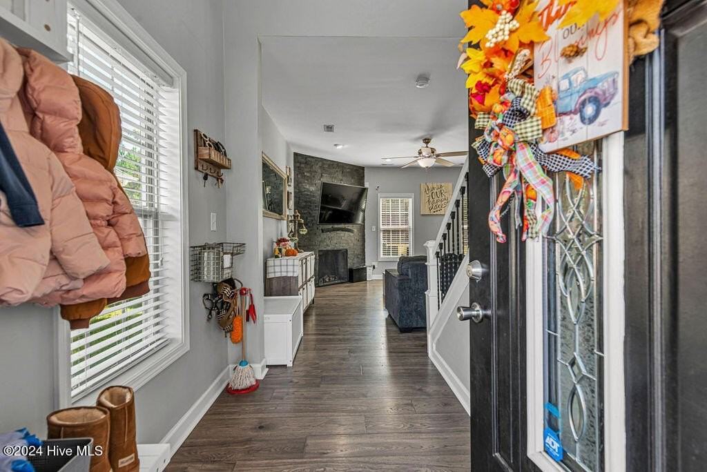 123 Katrina St - Photo 3 of 33