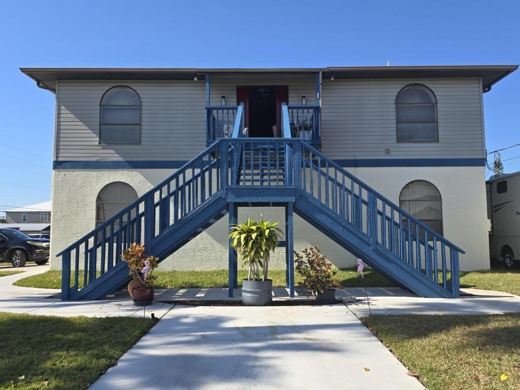 4261 Paradise Circle