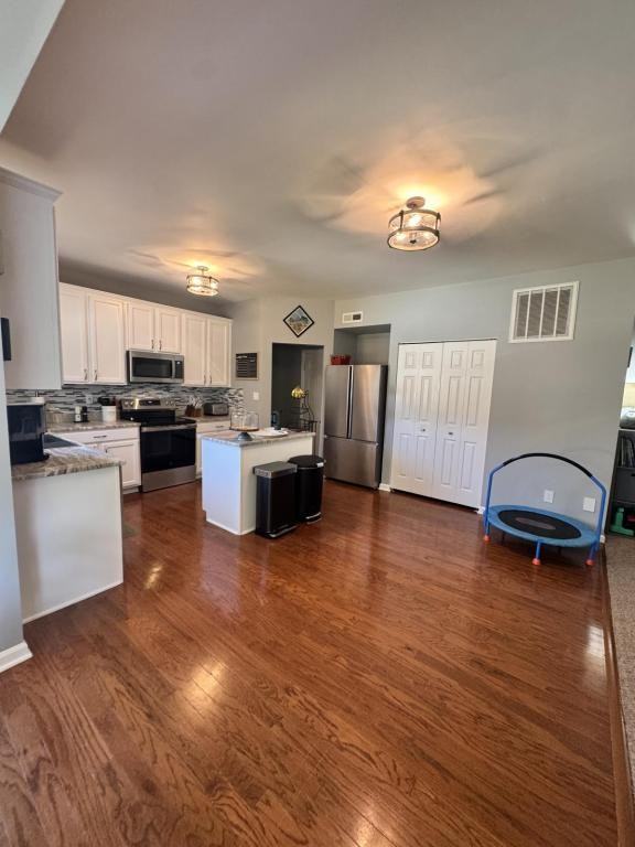 5700 Hogan Bridge Dr - Photo 4 of 15