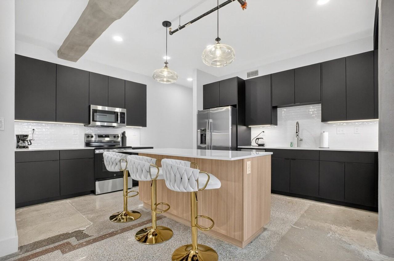 100 W 5th St #1322458P - Photo 3 of 28