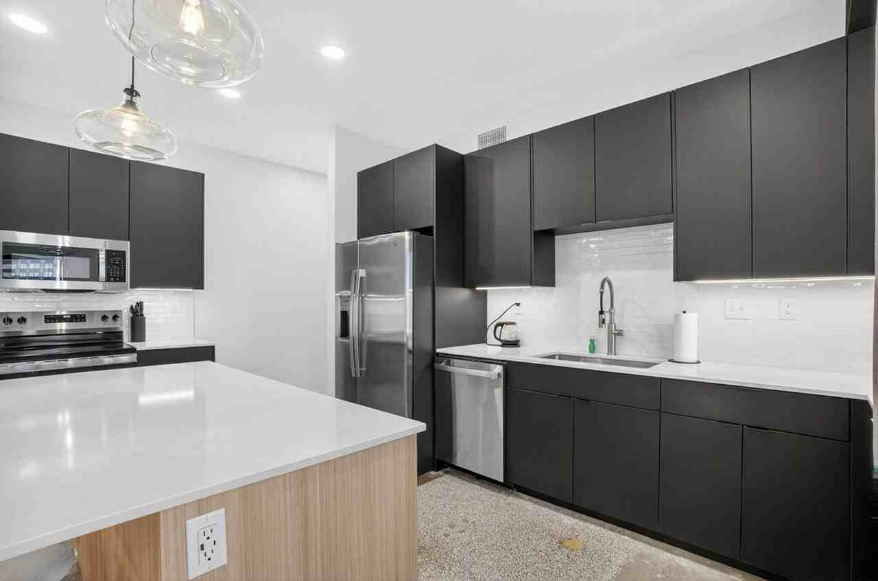 100 W 5th St #1322458P - Photo 7 of 28