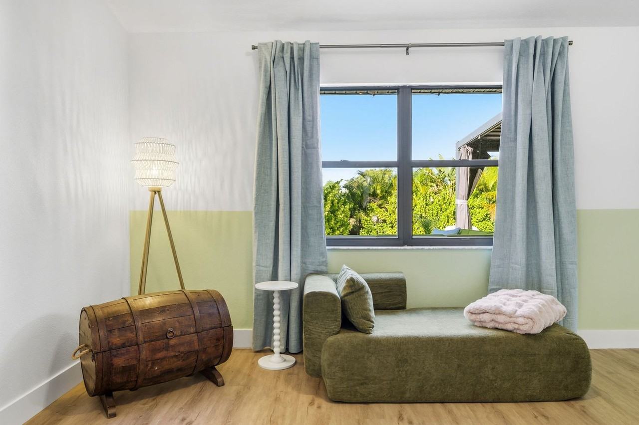 6924 34th Ave W #1351725P - Photo 3 of 50