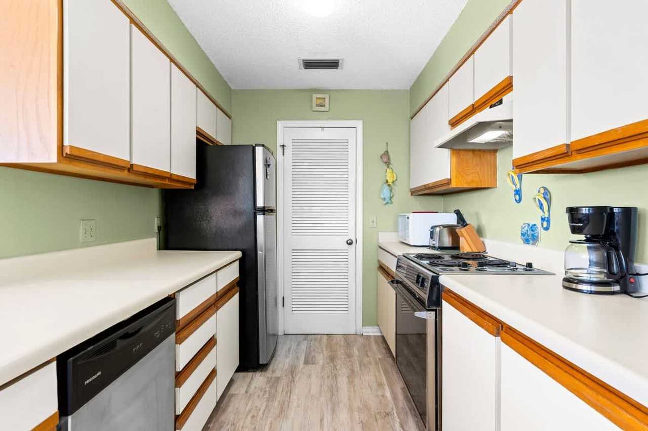 8730 Thomas Dr #1355041P - Photo 6 of 12