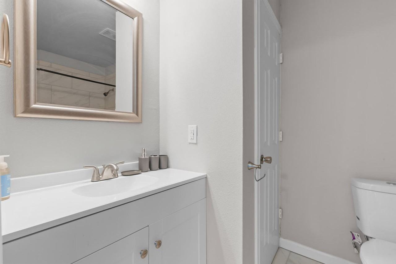 1004 E Powell Ave #1357996P - Photo 5 of 17