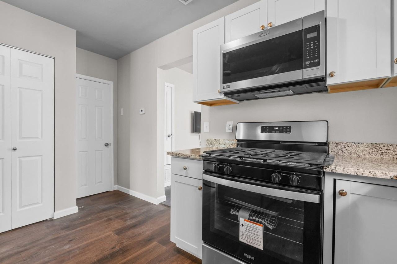 1004 E Powell Ave #1357996P - Photo 6 of 17