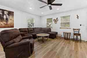 featured image of 2725 Nw 44th Pl