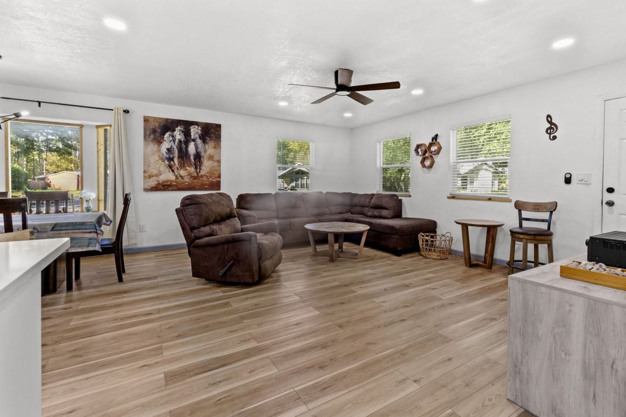 2725 Nw 44th Pl #1359125P - Photo 4 of 22