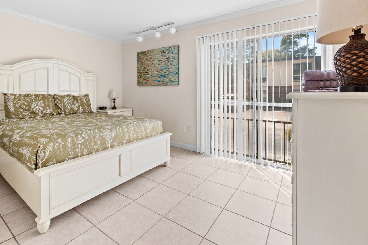 1700 Southwest 16th Court - Photo 4 of 50