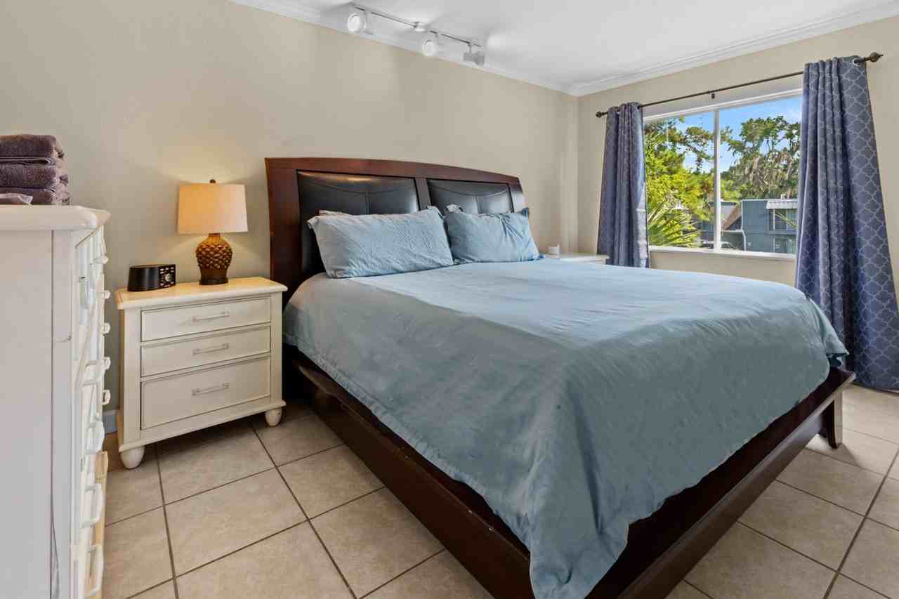 1700 Southwest 16th Court - Photo 3 of 35