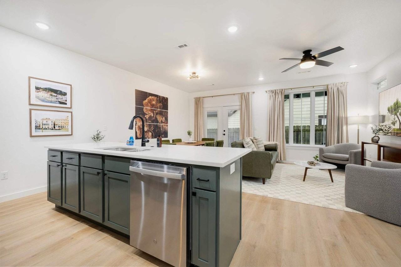 738 N 5th St #1359770P - Photo 4 of 20