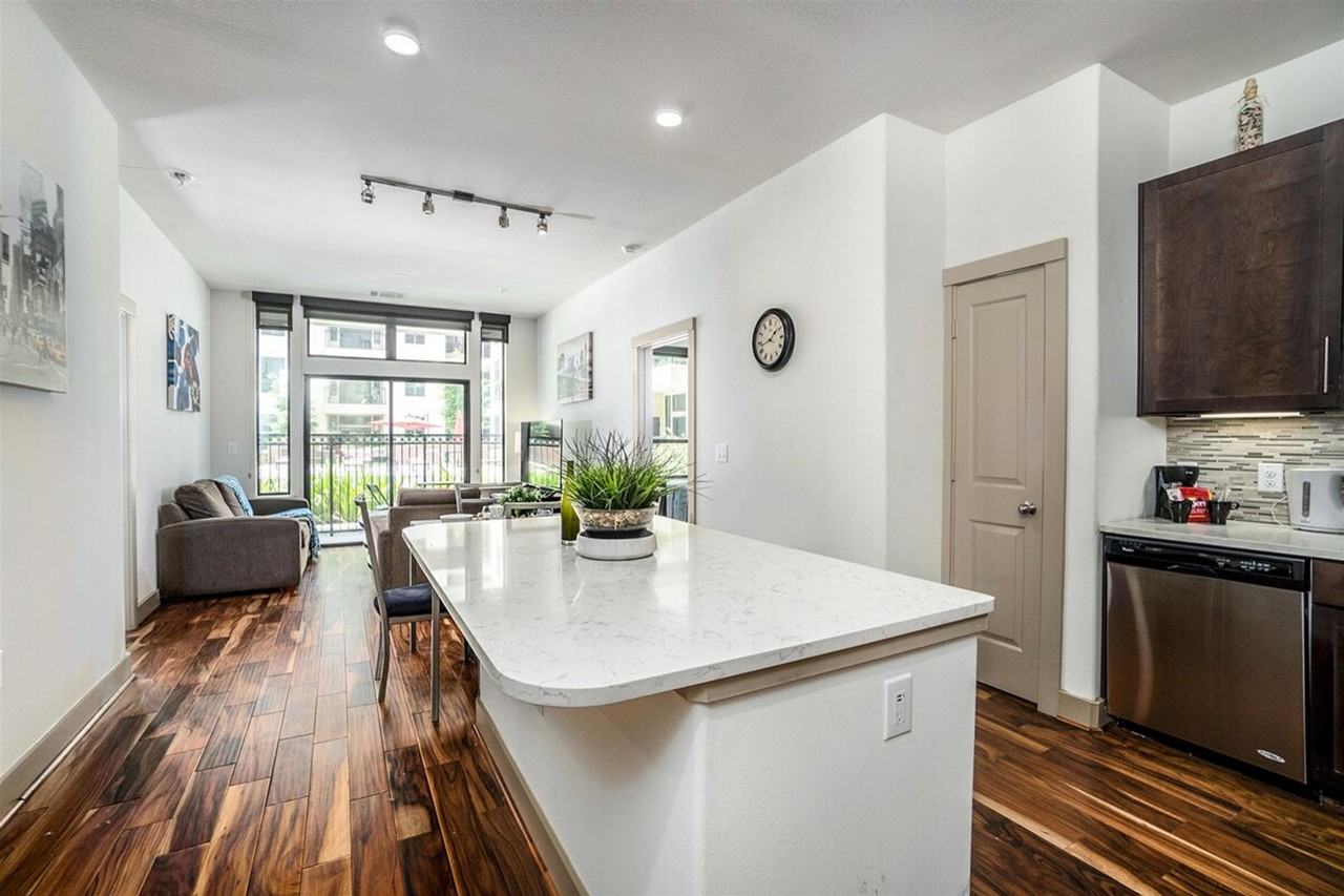 955 St Joseph Pkwy #1359163P - Photo 4 of 26