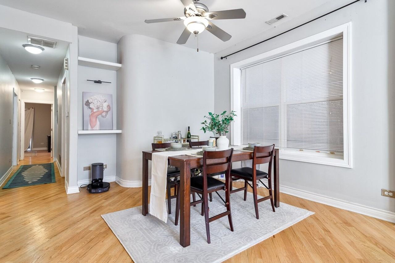 2238 W Barry Ave #1359764P - Photo 4 of 19