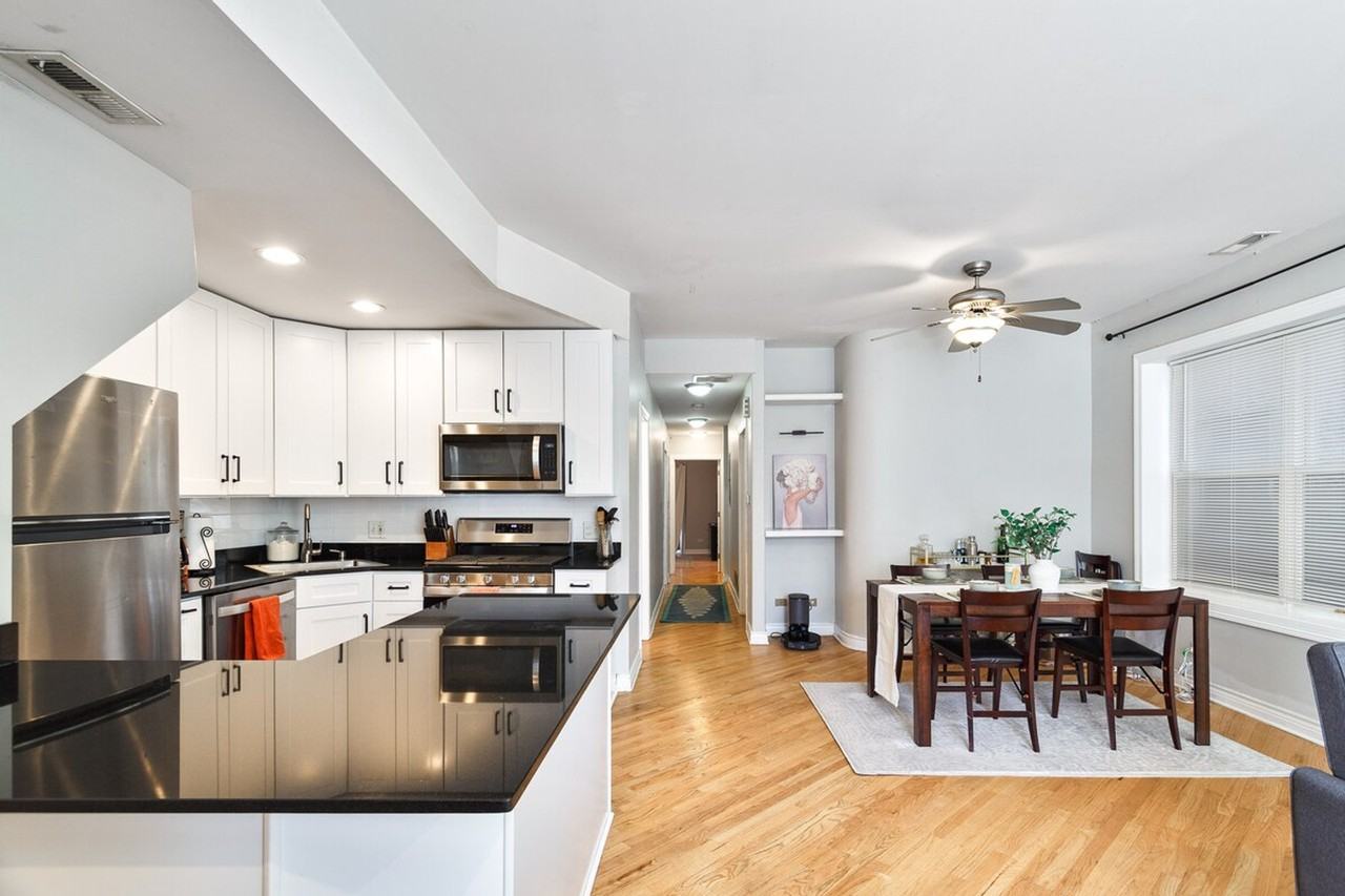 2238 W Barry Ave #1359764P - Photo 5 of 19