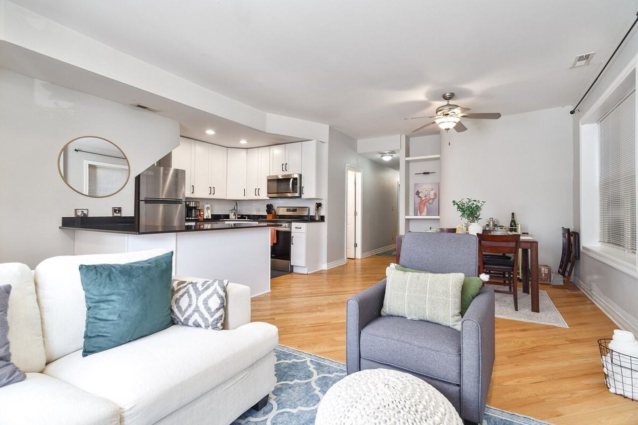 2238 W Barry Ave #1359764P - Photo 6 of 19