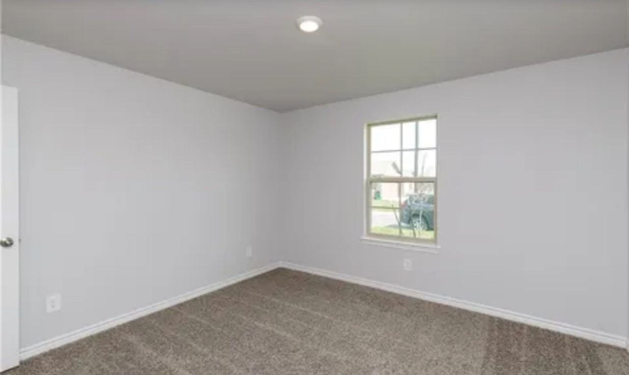 7901 Schades Way - Photo 4 of 8