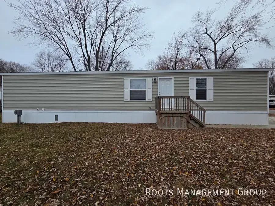 423 Carriage Lane Est #423 - Photo 2 of 14
