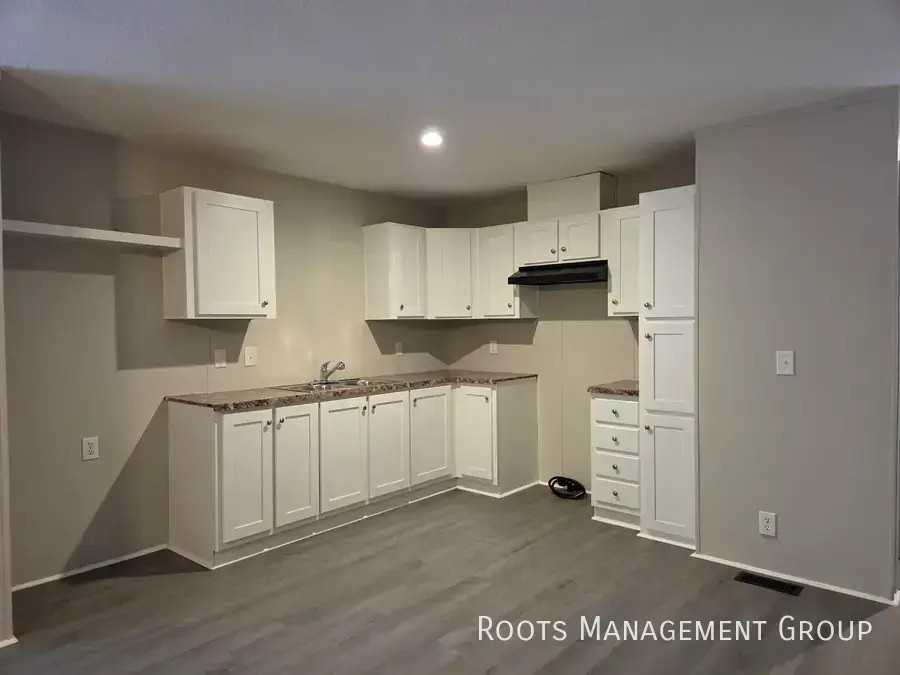 423 Carriage Lane Est #423 - Photo 3 of 14