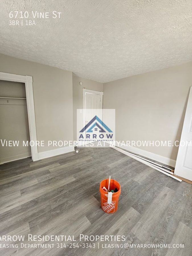 6710 Vine St - Photo 2 of 18