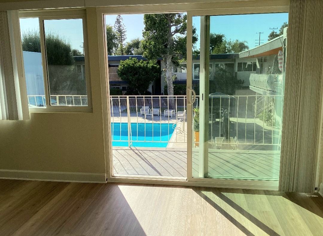 17938 Burbank Boulevard - Photo 2 of 13