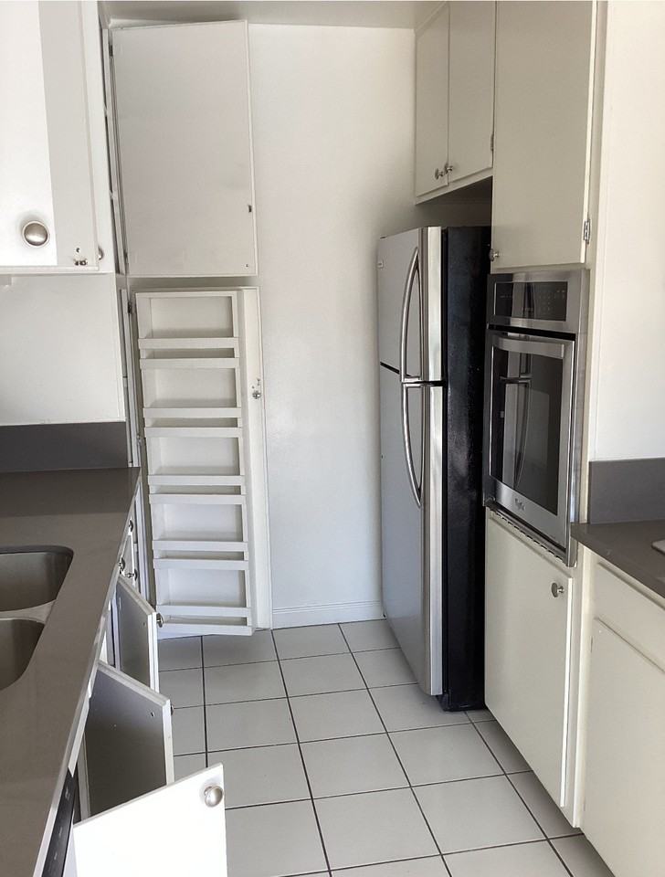 17938 Burbank Boulevard - Photo 4 of 13