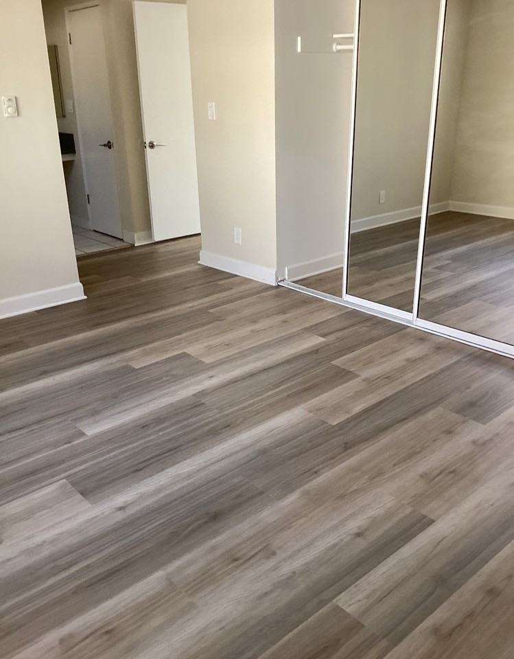 17938 Burbank Boulevard - Photo 5 of 13