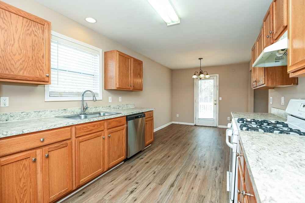 214 Oakleigh Ln - Photo 7 of 18