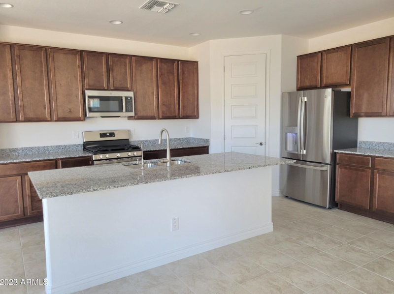 10945 E Thunderbolt Ave - Photo 2 of 18