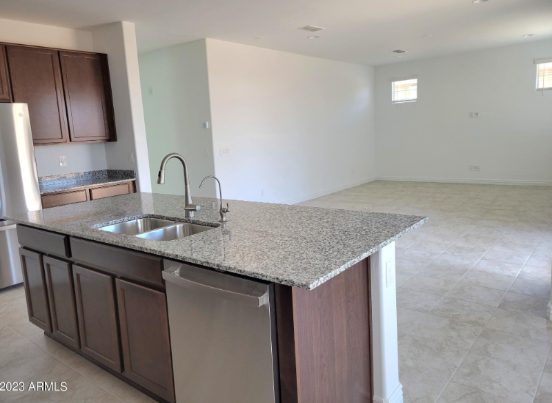 10945 E Thunderbolt Ave - Photo 5 of 18